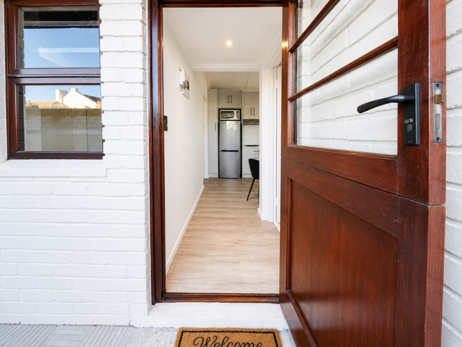 To Let 1 Bedroom Property for Rent in Loevenstein Western Cape